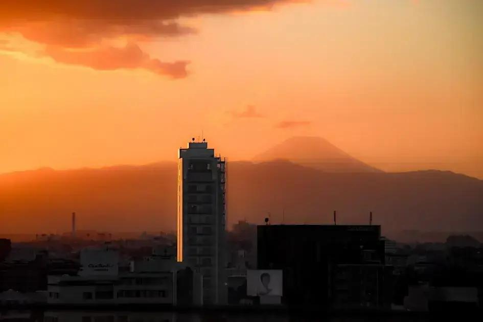 Manifestation: How to Turn Your Dreams into Reality Without Stress