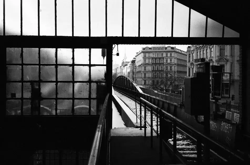 Crystal manifestation kit: a personal guide to manifesting success